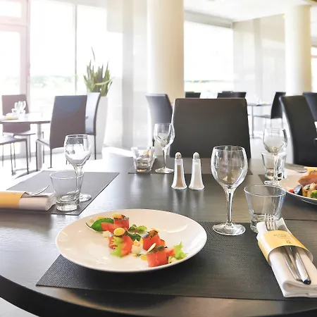 Novotel Centre Gare Отель 4*