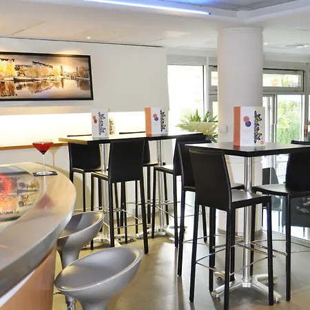 מלון Novotel Centre Gare נאנט