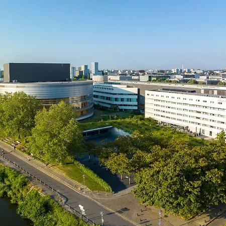 Novotel Centre Gare Отель Нант